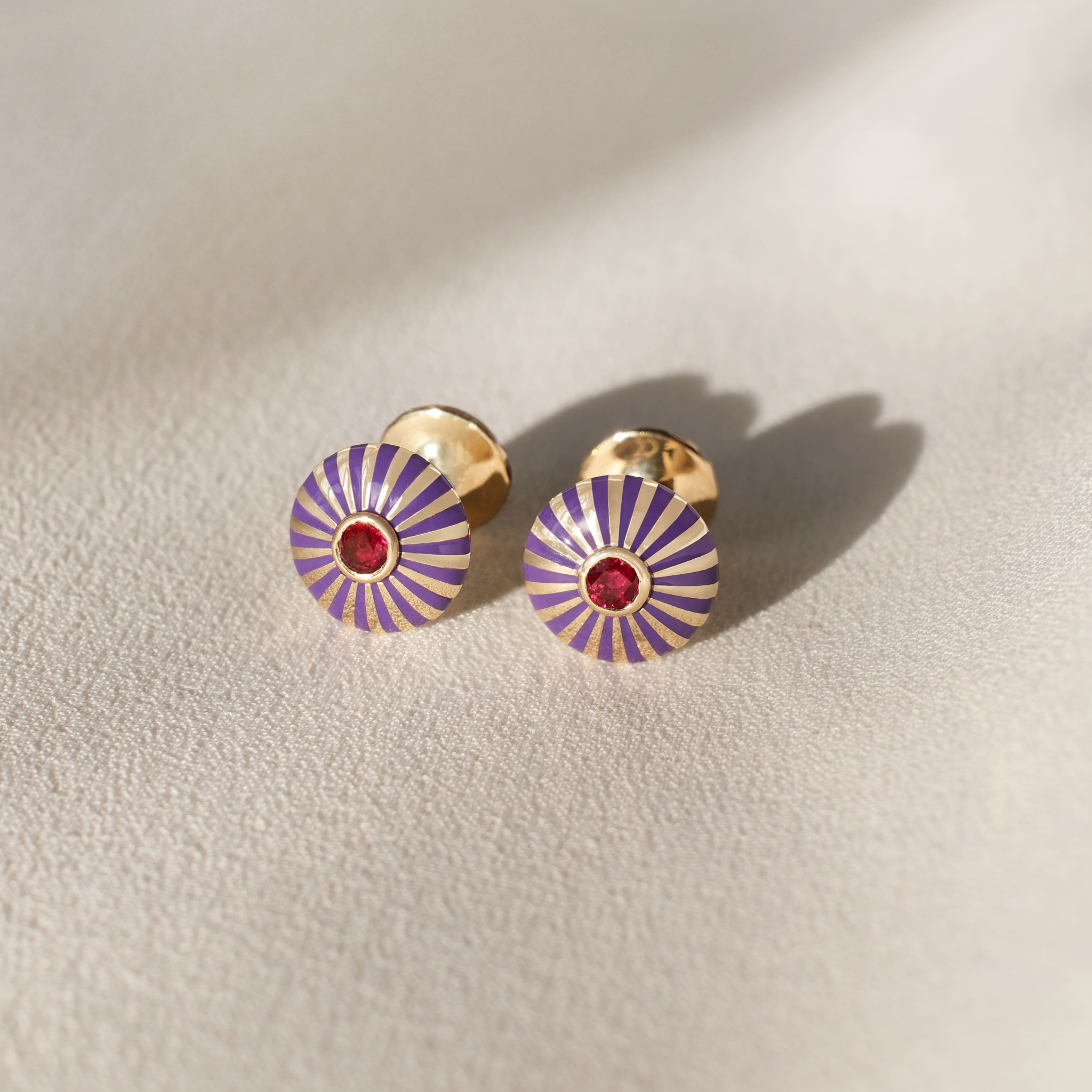 HELIA ROUND CUFFLINKS (RUBY AND PURPLE SAPPHIRE)