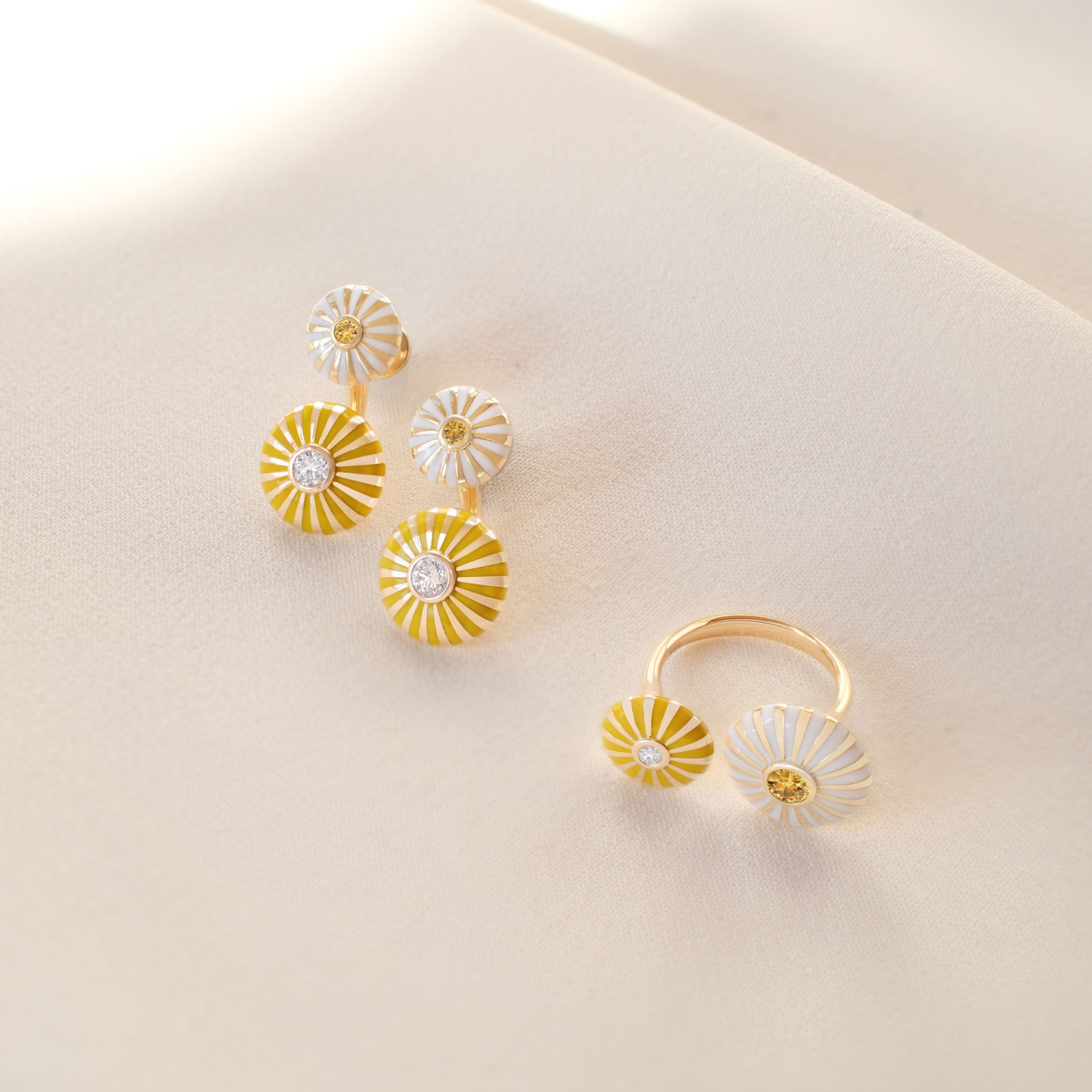 HELIA ROUND EARRINGS (DIAMOND AND YELLOW SAPPHIRE)