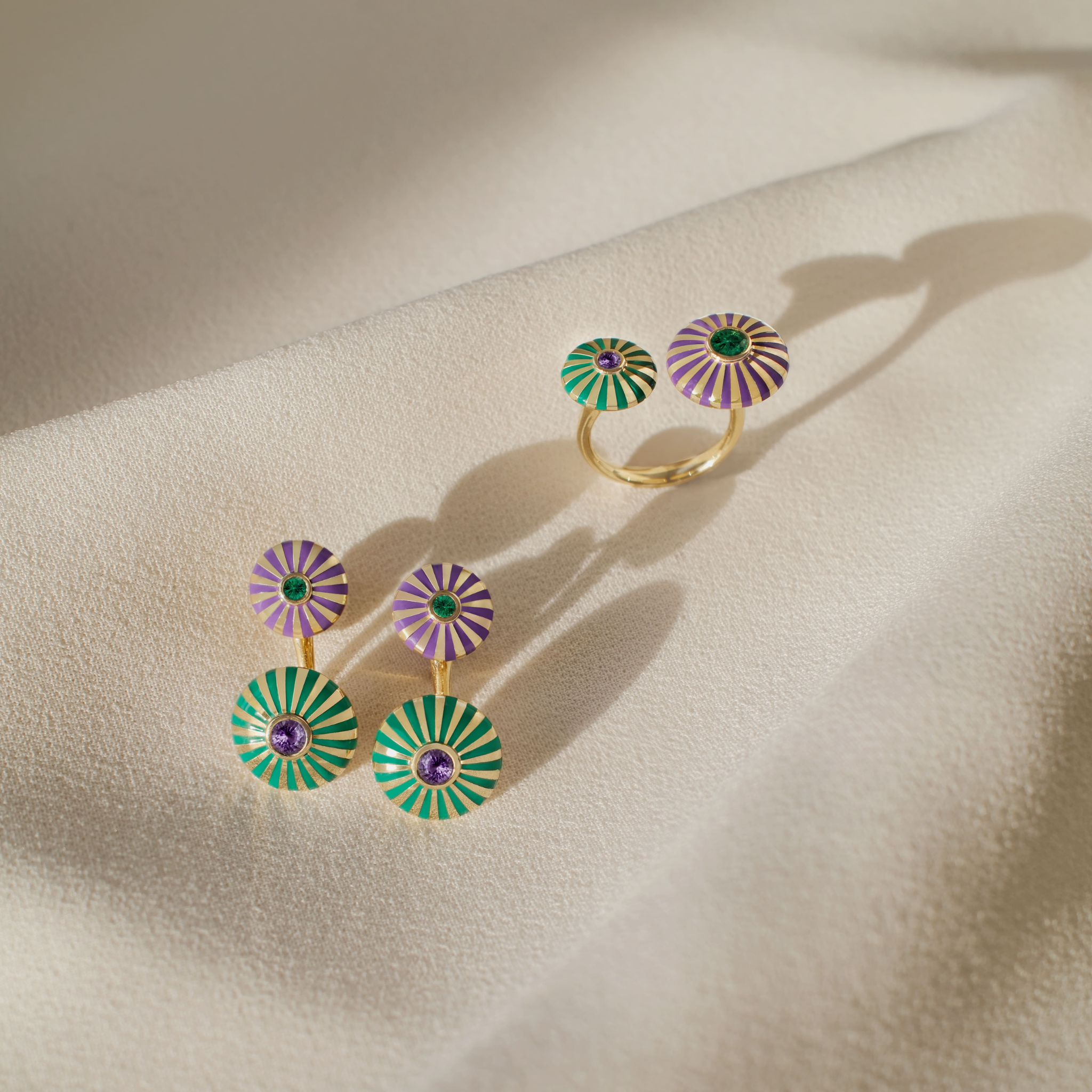 HELIA ROUND EARRINGS (EMERALD AND PURPLE SAPPHIRE)