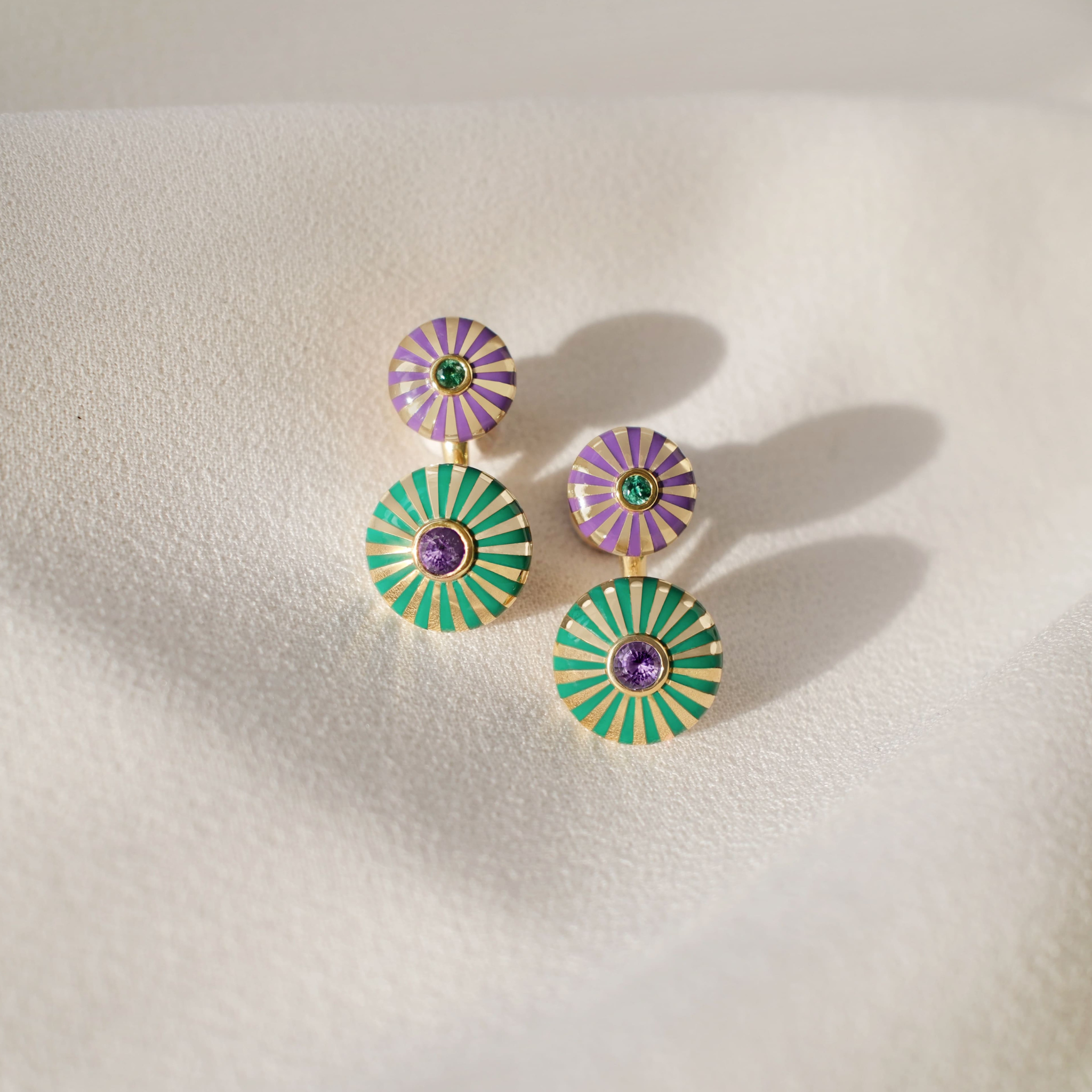 HELIA ROUND EARRINGS (EMERALD AND PURPLE SAPPHIRE)