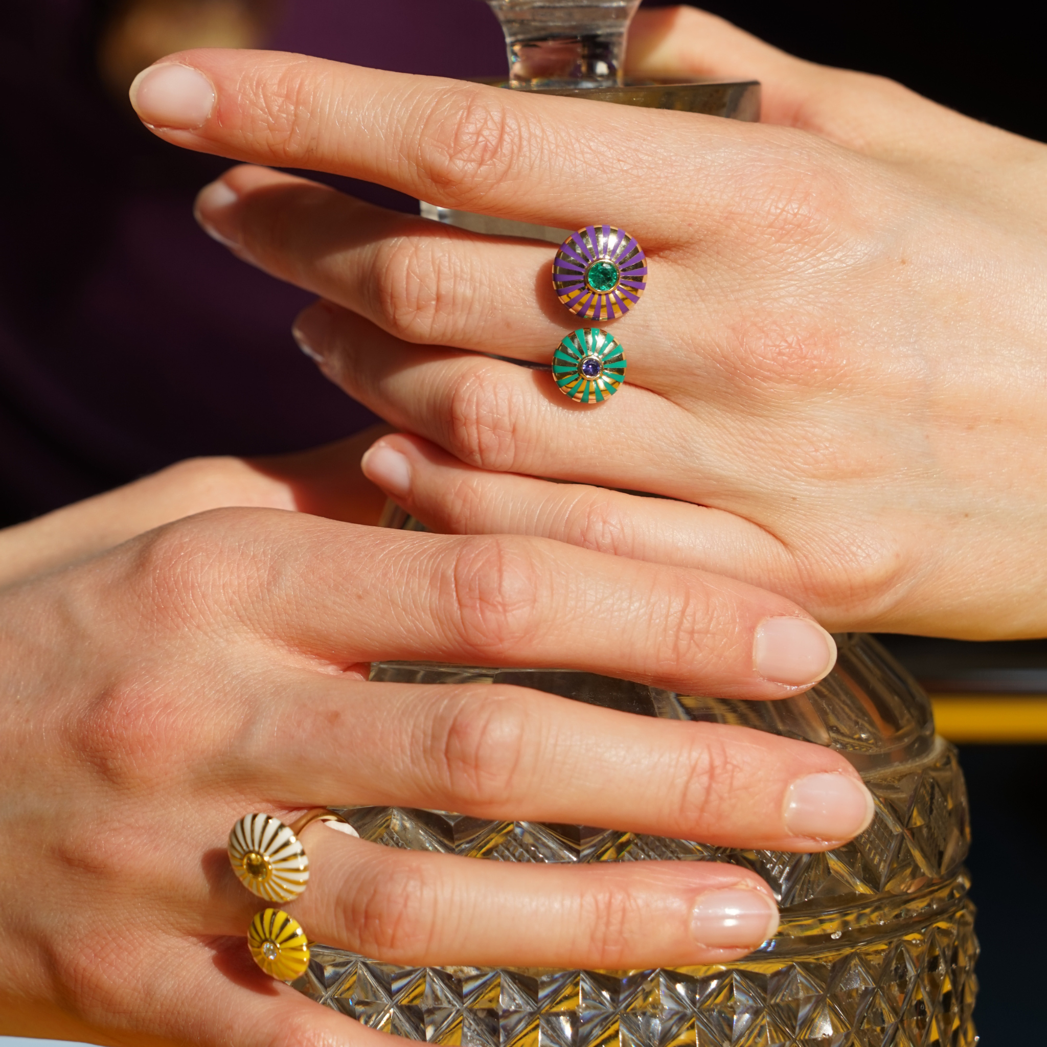 HELIA ROUND RING (EMERALD AND PURPLE SAPPHIRE)