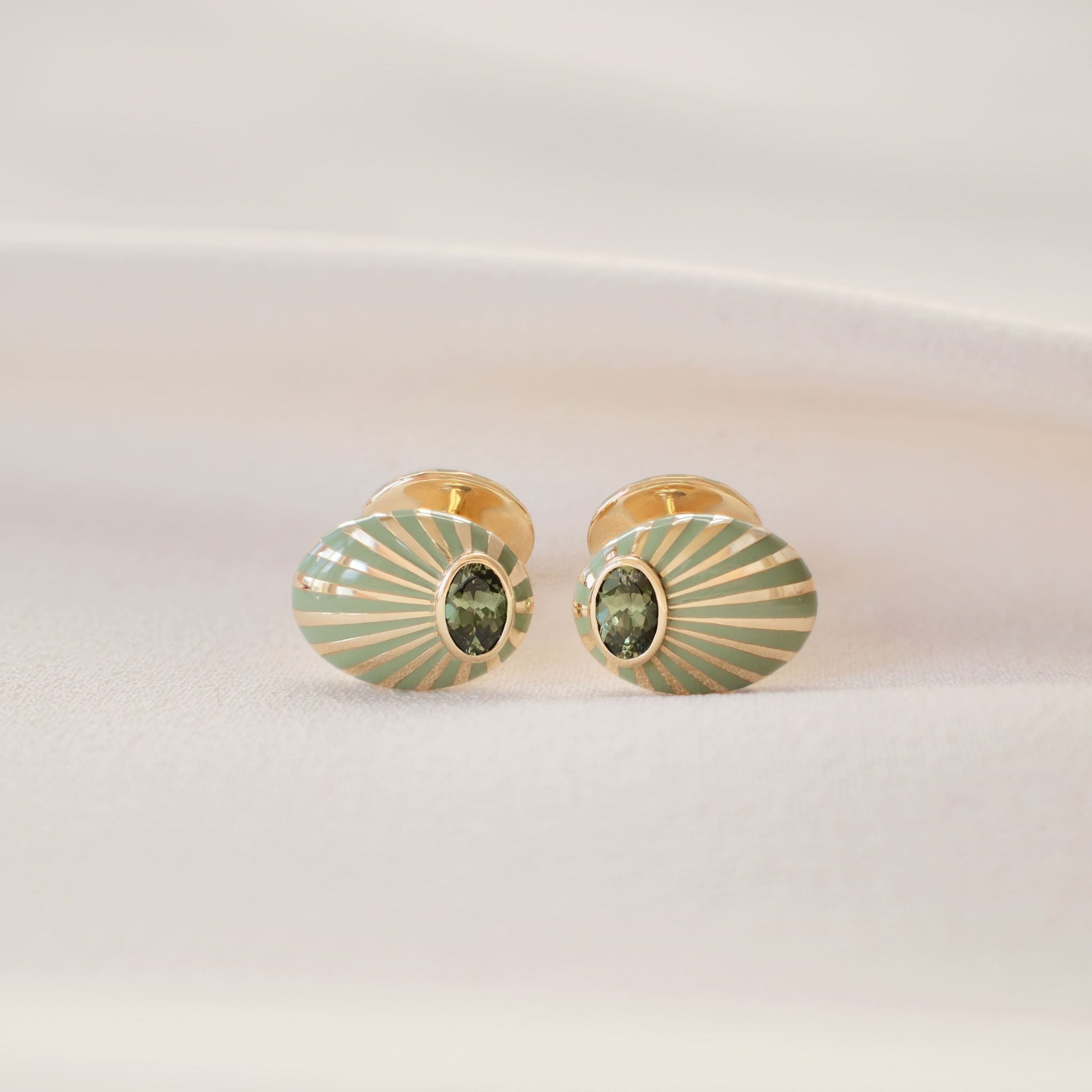 HELIA OVAL CUFFLINKS (DEMANTOID GARNET)