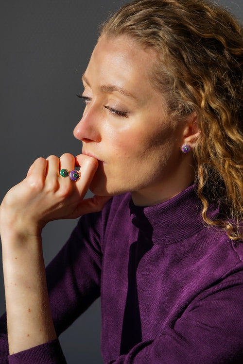 HELIA ROUND EARRINGS (EMERALD AND PURPLE SAPPHIRE)