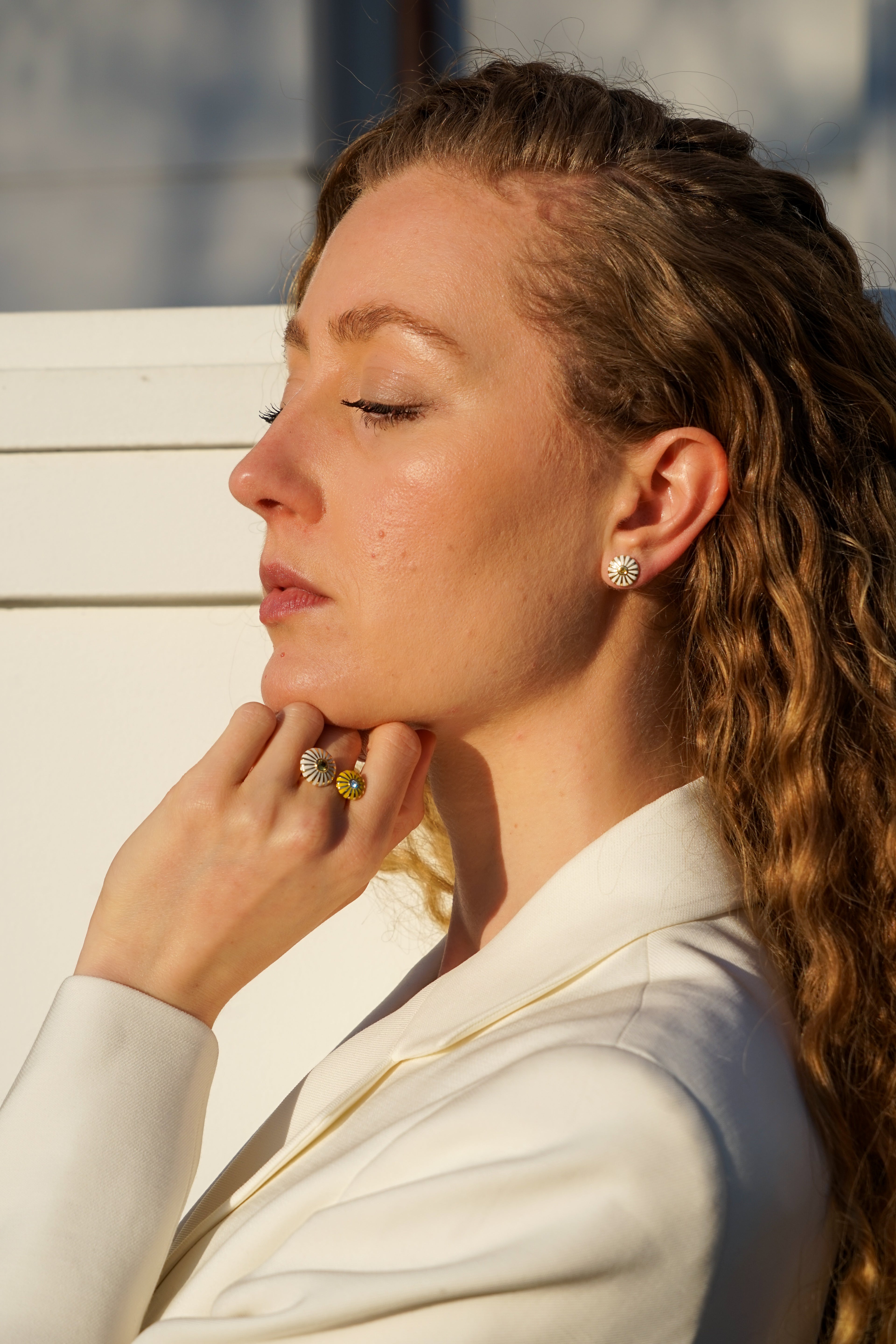 HELIA ROUND EARRINGS (DIAMOND AND YELLOW SAPPHIRE)