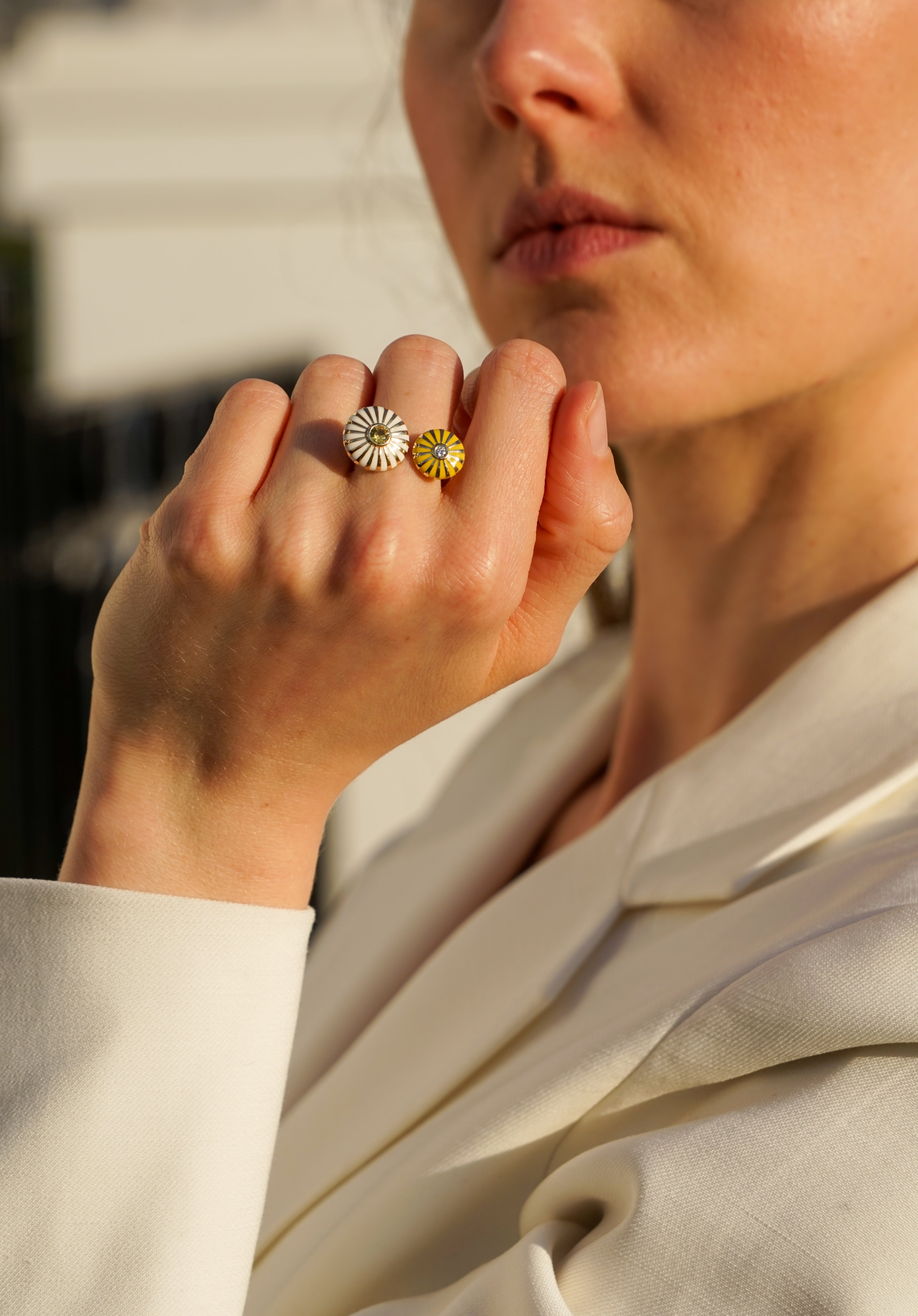 HELIA ROUND RING (DIAMOND AND YELLOW SAPPHIRE)