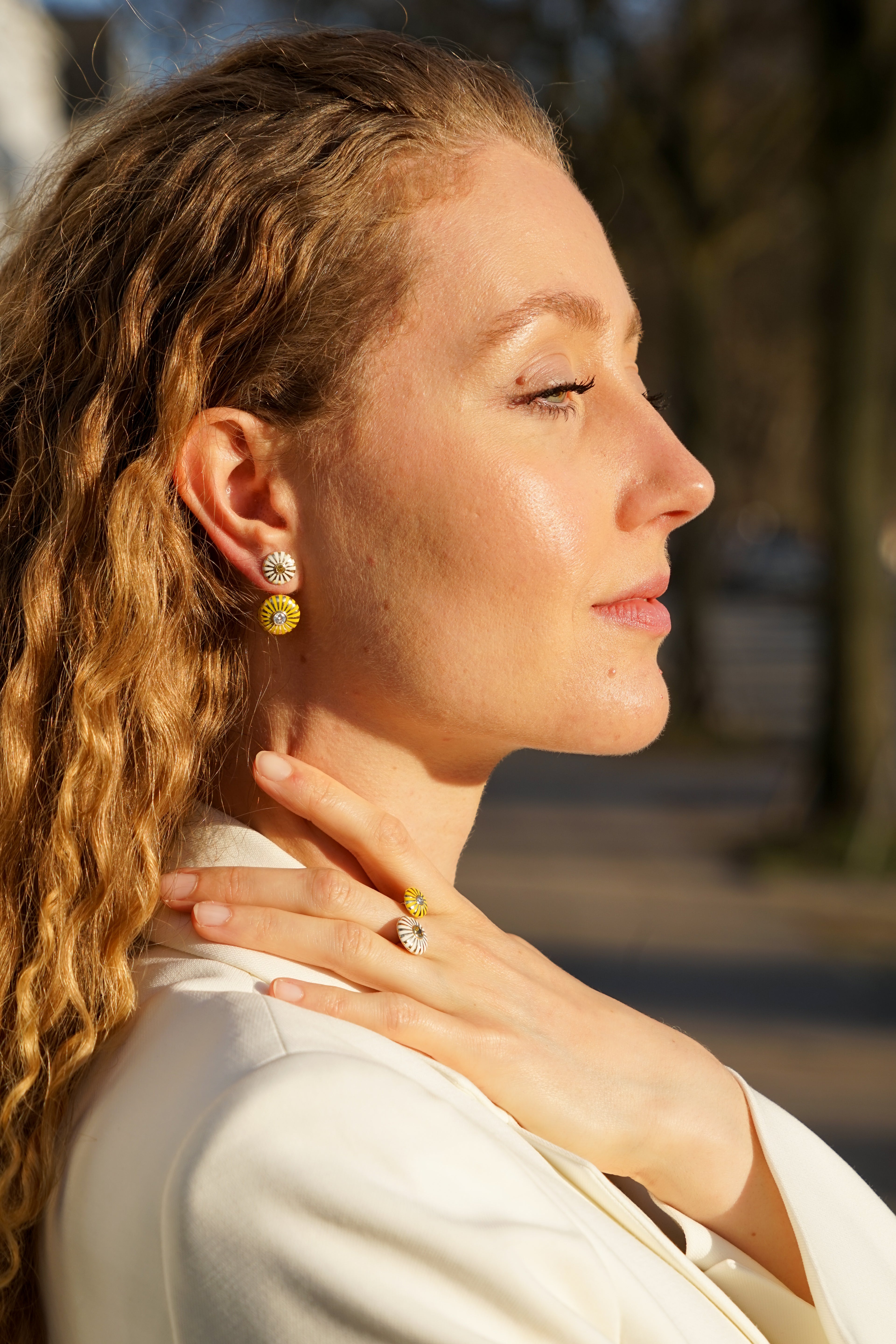 HELIA ROUND EARRINGS (DIAMOND AND YELLOW SAPPHIRE)
